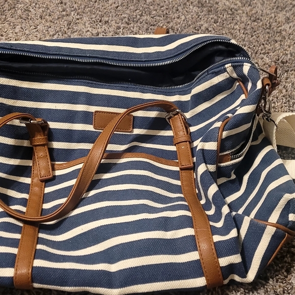 Just Fab Weekender - Picture 2 of 4